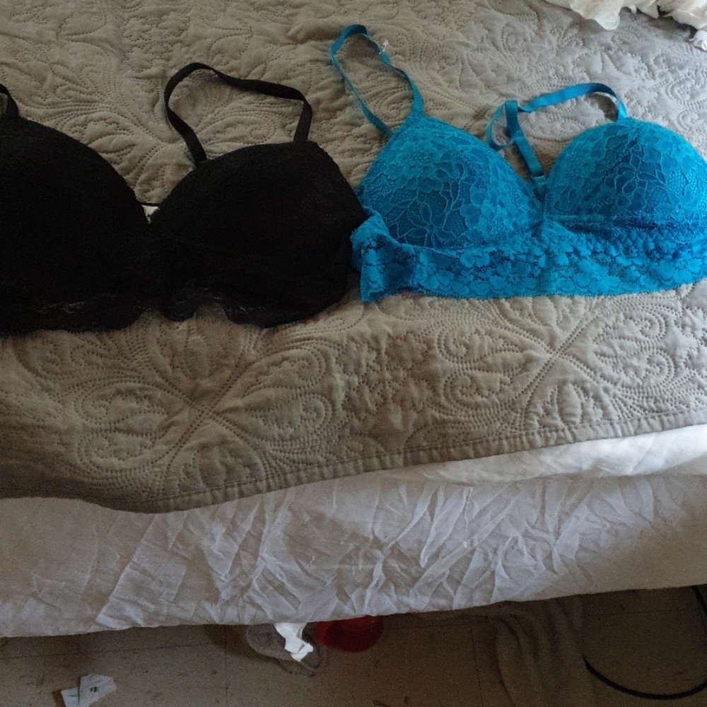 Bras - Picture 4 of 4